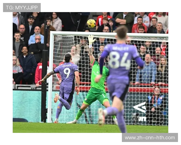 利物浦外线包夹压制强烈，努涅斯头球稍偏